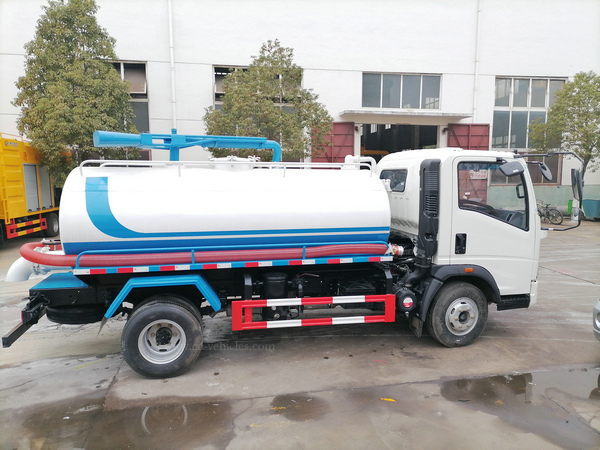 Sinotruk howo 5 Cubic Meter Fecal Suction Truck For Sales