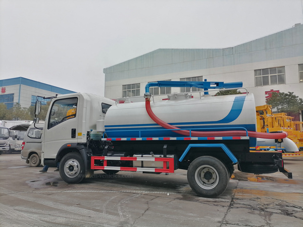 Sinotruk howo 5 Cubic Meter Fecal Suction Truck For Sales