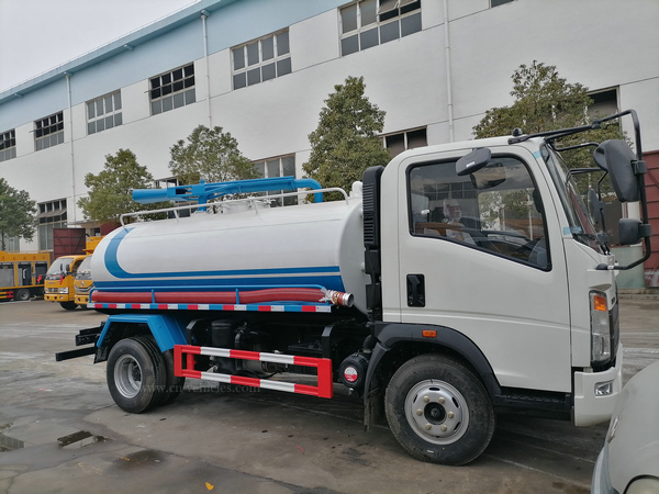 Sinotruk howo 5 Cubic Meter Fecal Suction Truck For Sales