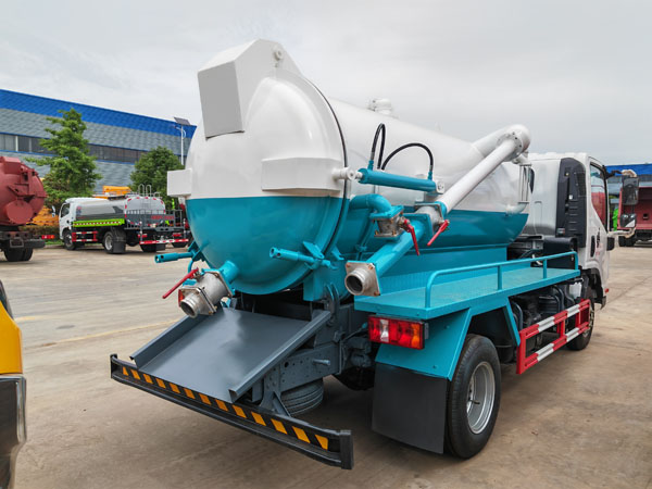 Kama 5000liter 5cbm Vacuum Sewage Sewer Cleaning Cleaner Suction Truck for free Toilet 
