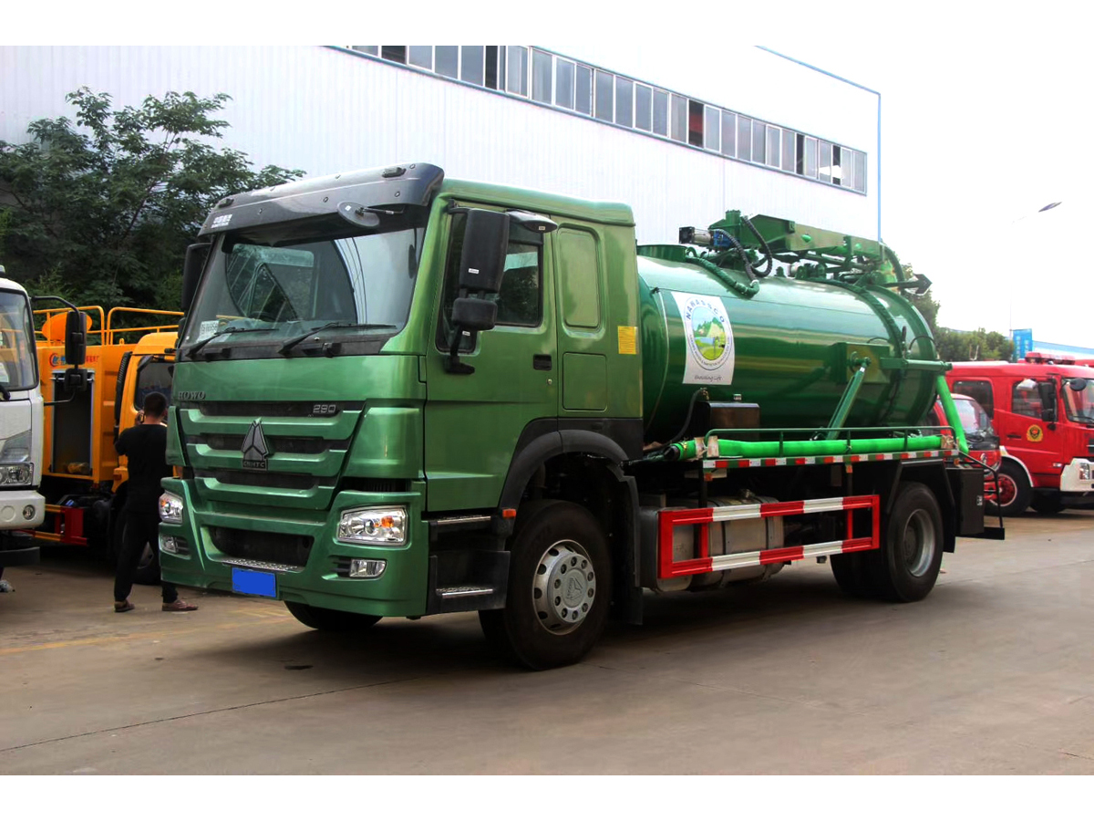 SINOTRUK HOWO 290HP 10CBM 10,000liters Sewage Suction Truck With Jurop Vauum pump Made in Italy