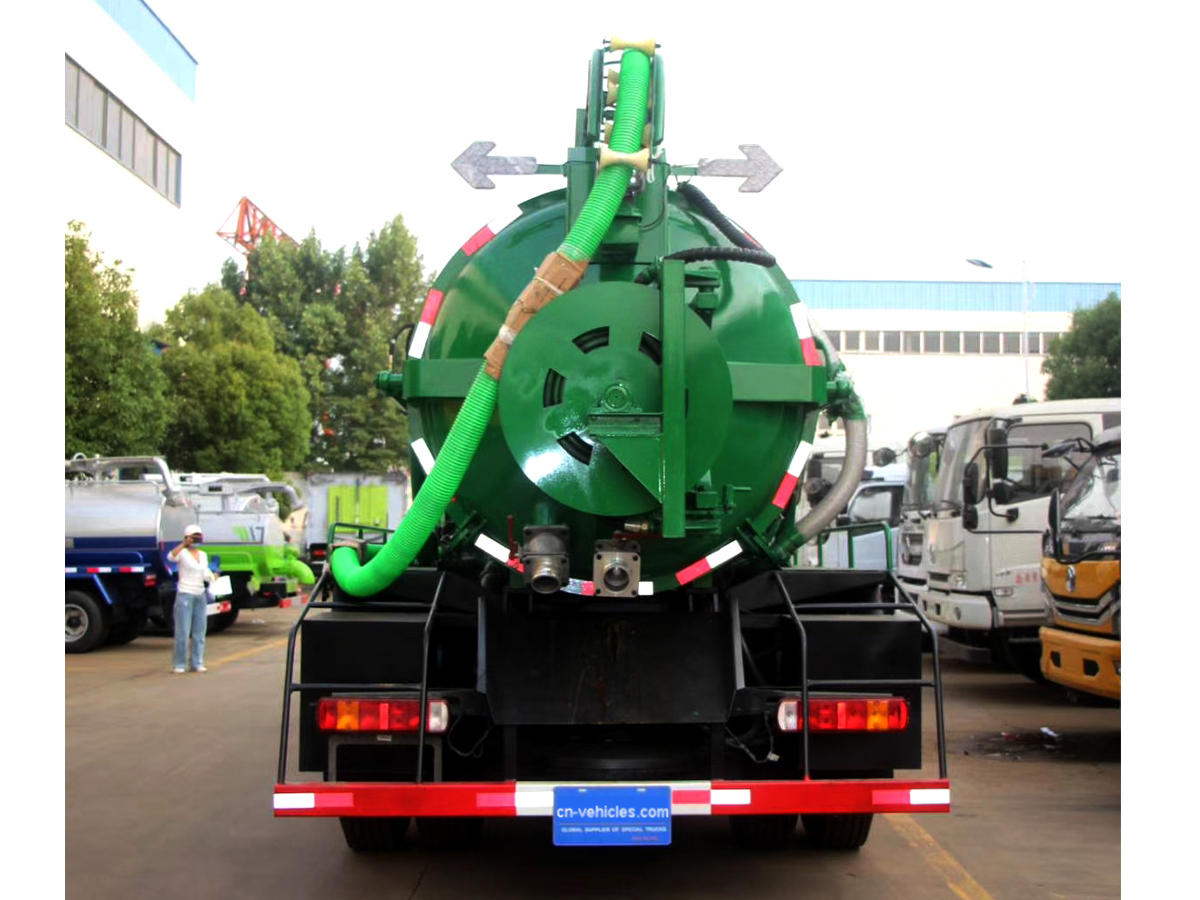 SINOTRUK HOWO 290HP 10CBM 10,000liters Sewage Suction Truck With Jurop Vauum pump Made in Italy