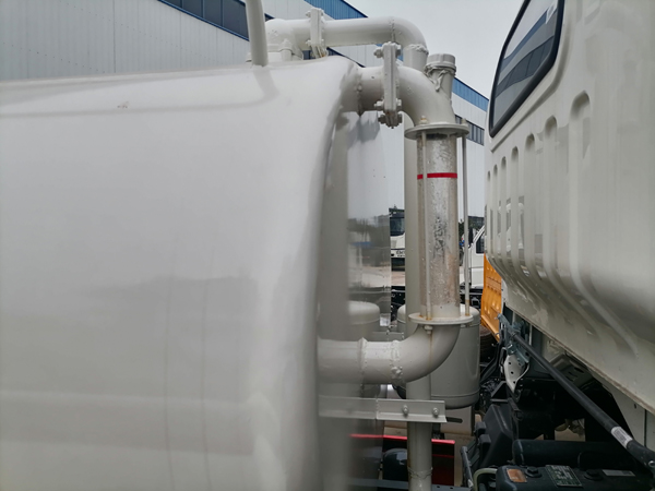 Sinotruck HOWO 1056 Gallon to 4000 Gallon High Pressure Fecal Sewage and Sludge Suction Tank Truck For Urban Use