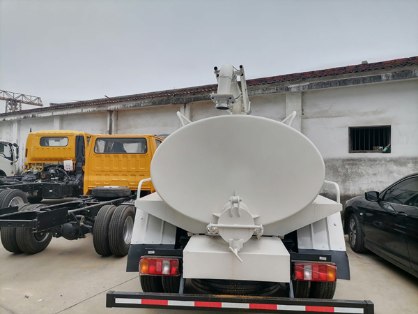 Sinotruck HOWO 1056 Gallon to 4000 Gallon High Pressure Fecal Sewage and Sludge Suction Tank Truck For Urban Use