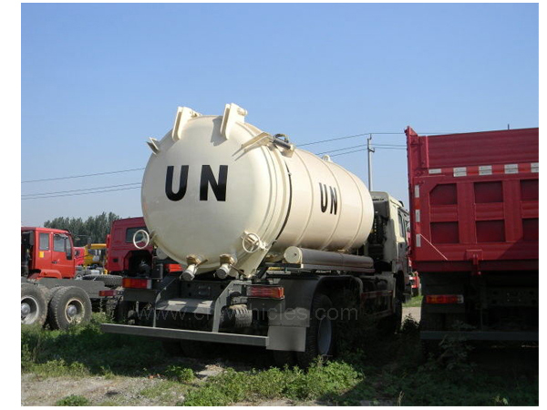 10m3 to 12m3 Full Driving 12 Wheel UN Sewage Tanker Truck with Self Dumping System
