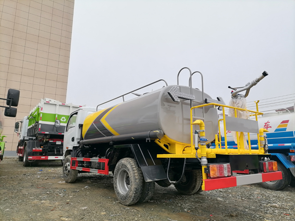 Iveco Yuejin Light Truck 3000L Water Cart Water Tank Truck
