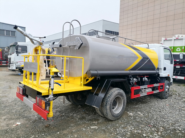 Iveco Yuejin Light Truck 3000L Water Cart Water Tank Truck