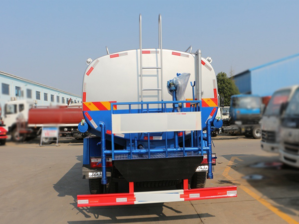 Dongfeng 12cbm Water Tank Truck with Hw19710 Transmission and Radial Tires in White Color