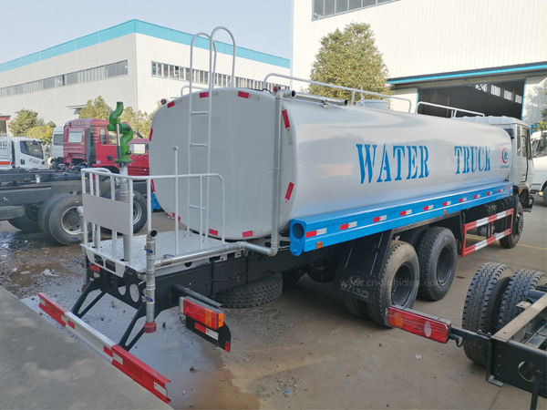 Dongfeng DFAC 3000Liter to 22000Liter Water Tanker Truck With Sprinkler 