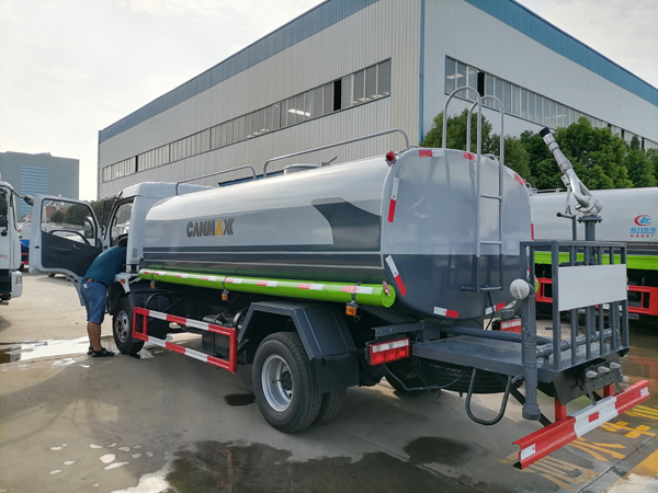 DONGFENG DOLLICAR 5CBM Water Spray Sprinkle Bowser Truck With Sprinkling Wagon Tanker 