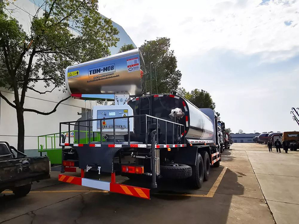 Dongfeng dfac 16000 liters 16cbm capacity 80m Cannon City disfinfecting vehicle with Cummis Engine