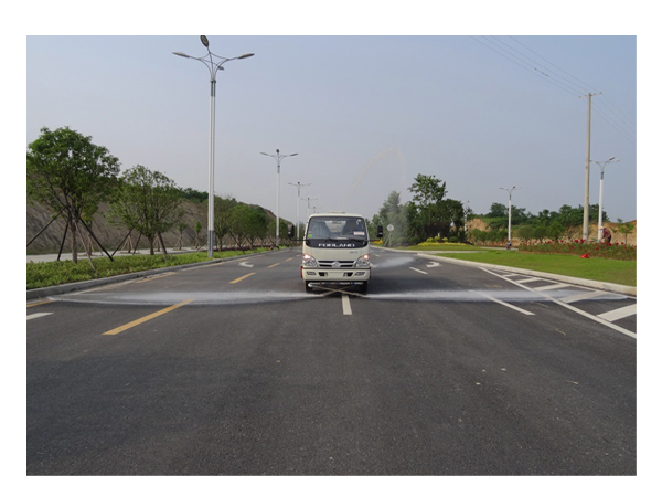 Forland Water Tank Truck 3m3 for Landscaping Road Maintenance and Fire Protection