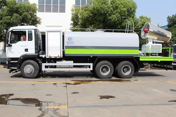 Sinotruck howo 16000 liters 16cbm capacity 100m Cannon City Spray disinfectants truck 