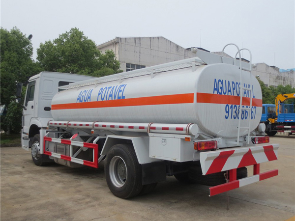 Sinotruck Howo 10 Cbm 266hp Euro 2 Water Spraying Tanker Truck For Washing Various Road