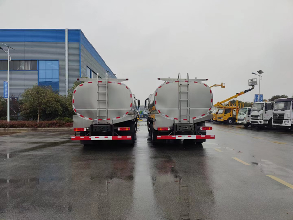 Sinotruck howo 16000Liter Capacity Road Food Grade Milk Tanker Transport Truck