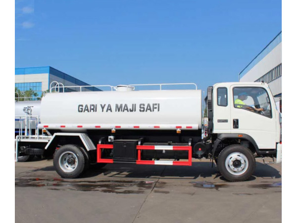 Sinotruk HOWO 6 Wheel 10000 Liter 10m3 Water Sprinkler Tank Truck