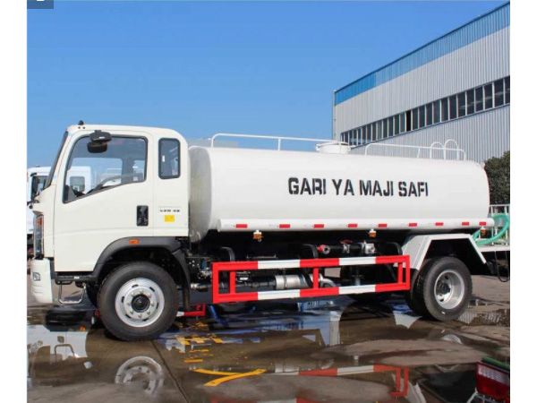 Sinotruk HOWO 6 Wheel 10000 Liter 10m3 Water Sprinkler Tank Truck