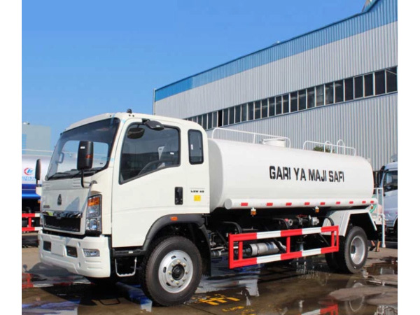 Sinotruk HOWO 6 Wheel 10000 Liter 10m3 Water Sprinkler Tank Truck