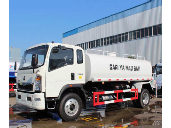 Sinotruk HOWO 6 Wheel 10000 Liter 10m3 Water Sprinkler Tank Truck