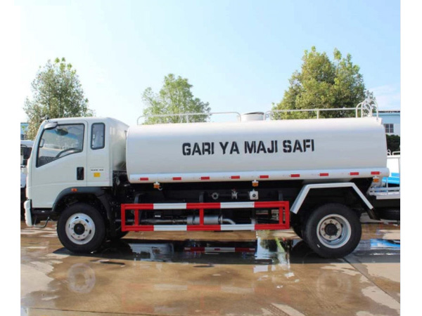 Sinotruk HOWO 6 Wheel 10000 Liter 10m3 Water Sprinkler Tank Truck
