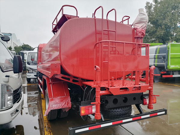 Sinotruck HOWO 8000Liter Pesticide Spraying Vehicle 