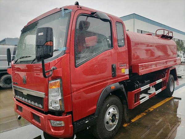 Sinotruck HOWO 8000Liter Pesticide Spraying Vehicle 
